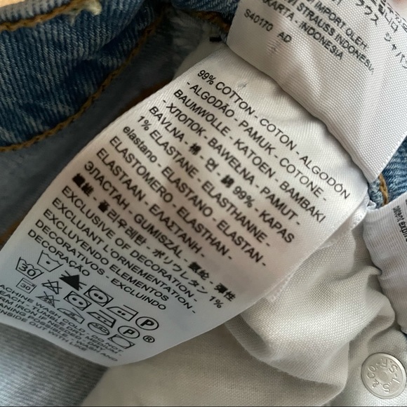 Levi’s Ribcage Shorts - Picture 8 of 8